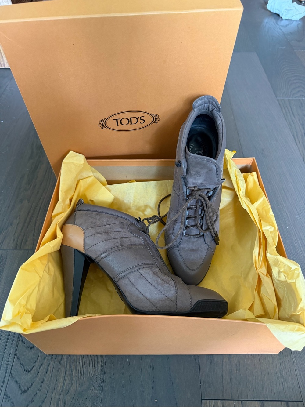TOD'S Taupe Gray Suede Lace-Up High-Heel Booties